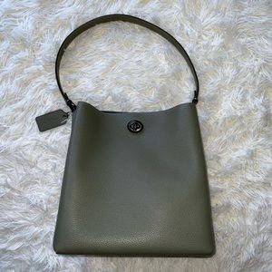 Coach Charlie Bucket 21